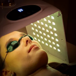 Лицев LED светещ тунел за терапия inSPORTline Coladome 300