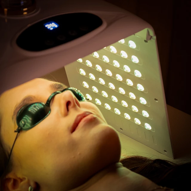 Лицев LED светещ тунел за терапия inSPORTline Coladome 300