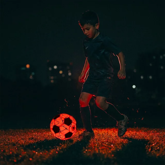 Светеща футболна топка inSPORTline Lumikick размер 5