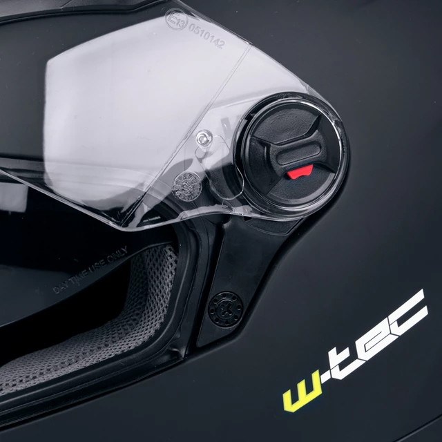 Интегрална мото каска W-TEC FS-811 - матирано черно